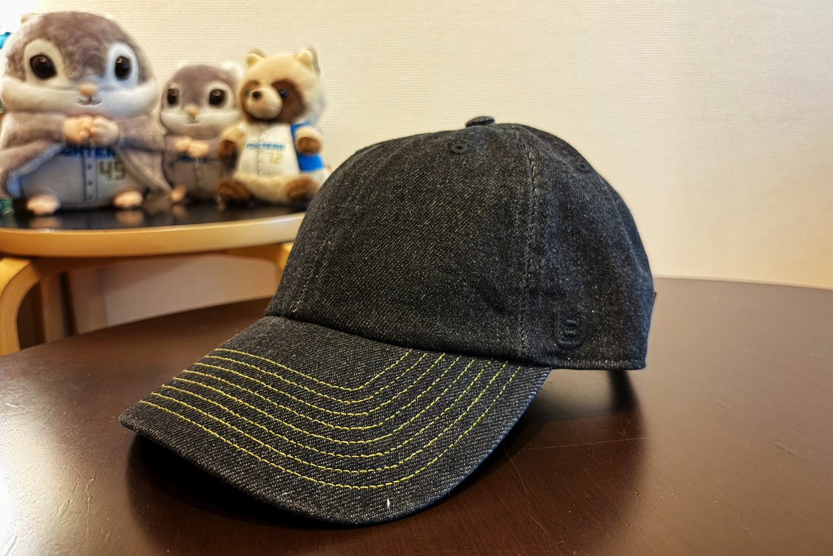 aoiblau's tweet photo. あと今日はお達プロデュースキャップも買った。デニム得意じゃないけど欲しくて…帽子ならまだいけるか…？ということで、今私が持つ唯一のデニムアイテムである。 https://t.co/IA7j0Iqznp