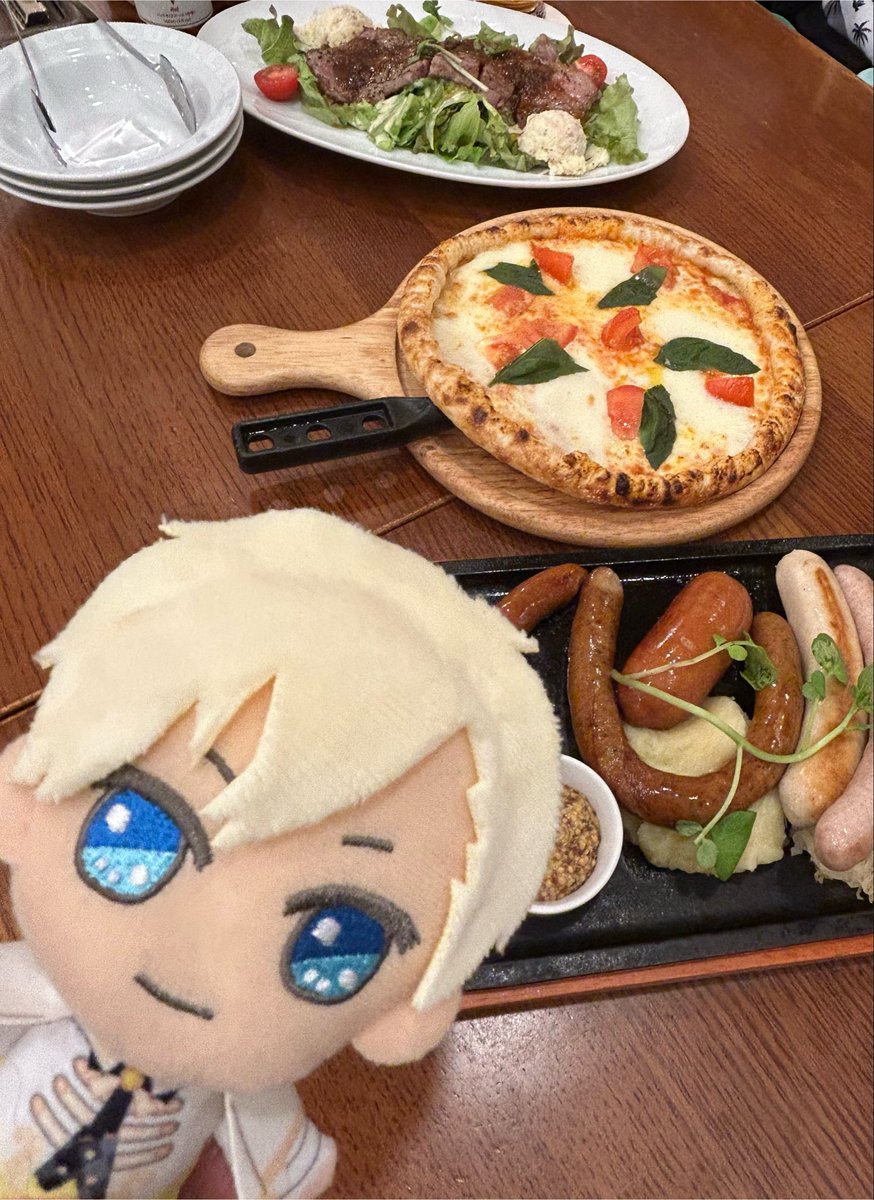 nar_yz's tweet photo. ちぃかわ映画観てコラボドリンク飲んできた！
ナギさんブロマイドは友人からのお裾分け☺️🙏

ちぃかわ…かわいいじゃごまかせない、しんどいしホラーだったわ…😇めちゃ面白かったです https://t.co/CVM3uZlJEH