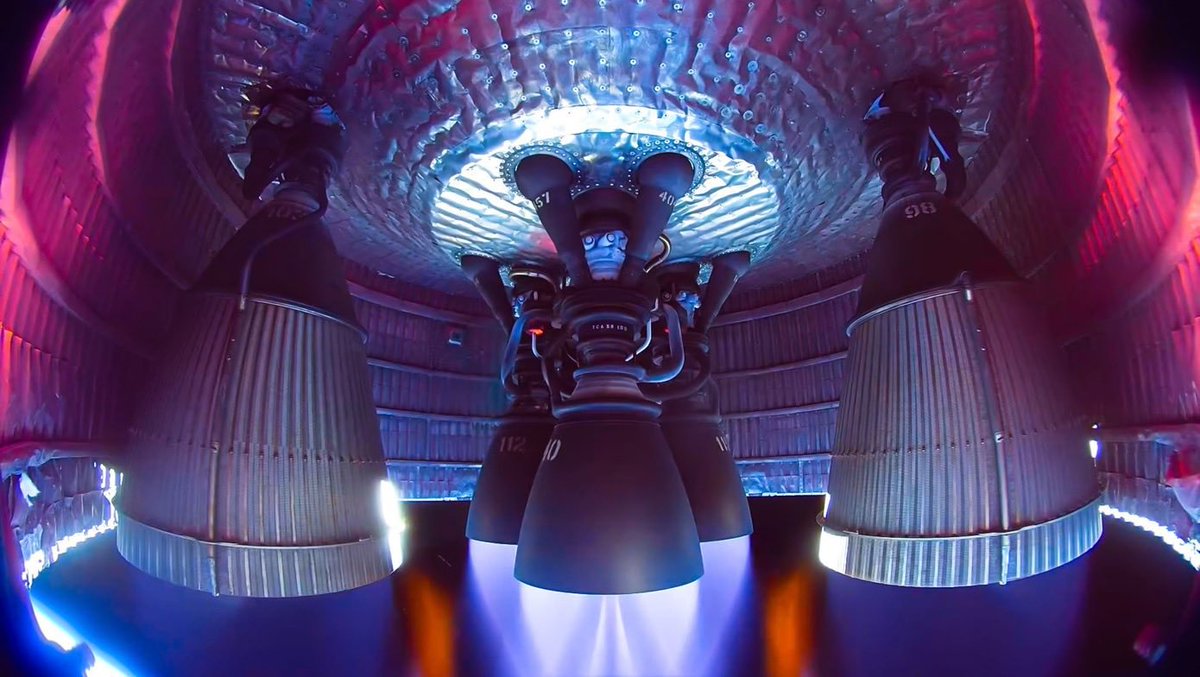 astroishmalkhan's tweet photo. Engineering is indeed beautiful! Look at these Raptor engines... Wow https://t.co/QZ1uP8sQQP