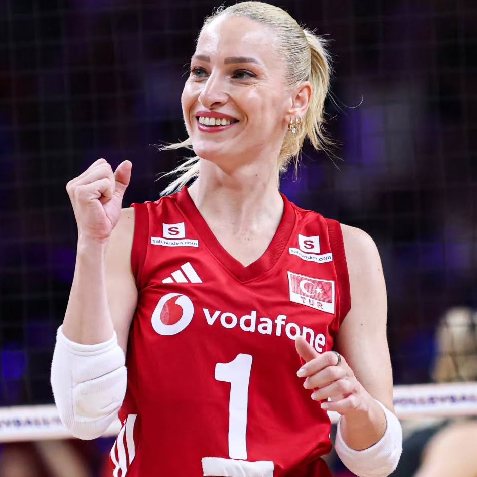 gibbybaris's tweet photo. ⚡️ Gizem Örge x Brezilya ( 4 Set )

%70 pm, %35 mm x 23 manşet, 1 hata
19 başarılı savunma 

🛡️ Karşılaşmanın en çok başarılı savunma yapan oyuncusu oldu https://t.co/2evc0XQamq
