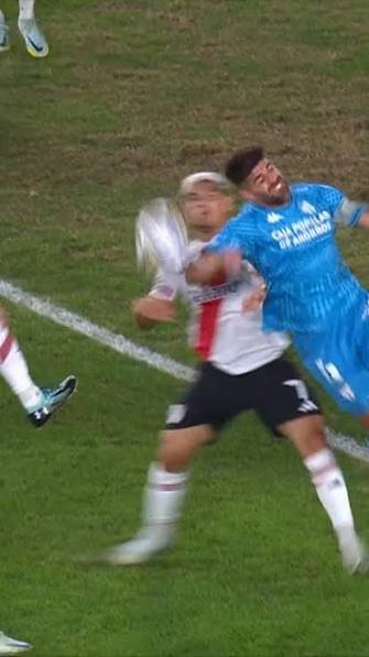 alerp91218's tweet photo. La Era Coudet tiene 3 derrotas en casa con  algunas similitudes.

Todas 1-0.
Todas con un penalazo omitido a favor.
➡️A. Tucumán | Mano del "Loco" Díaz
➡️ Boca | Empujón de Blanco a M.Q
➡️ Barracas | Empujón de Barrios a L. Pereyra https://t.co/nVoKf9dWFw