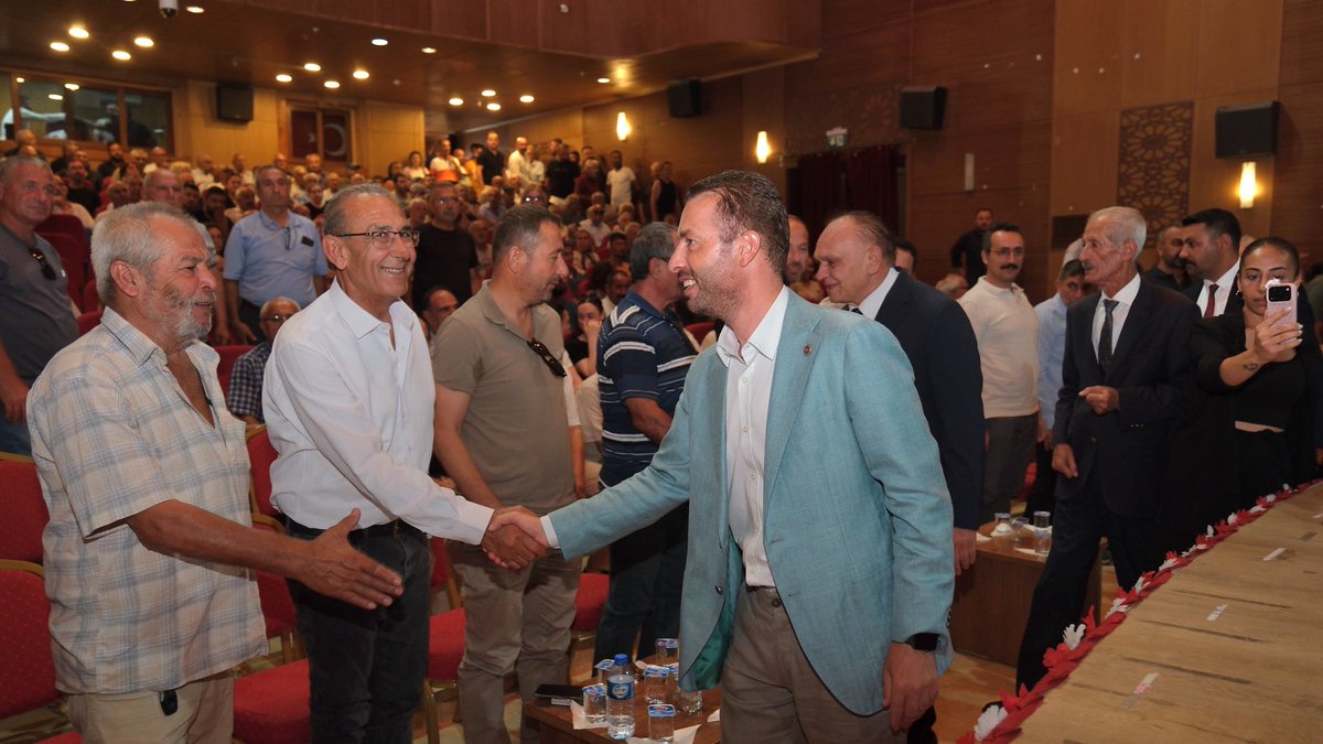 kadiraydarr01's tweet photo. Bugün; İlçe Başkanımız, Kadın Kolları Başkanımız, Gençlik Kolları Başkanımız, belediye meclis üyelerimiz, il ve ilçe delegelerimiz ile çok sayıda yol arkadaşımızla birlikte Cumhuriyet Halk Partisi’nden istifa ederek yeni partimizin çatısı altında yeni bir siyasi yürüyüşe ilk adımımızı attık.

Biz koltuk değiştirmedik; inandı��ımız değerlerin peşinden yürümeyi seçtik. Çünkü siyaset, rozetten önce duruştur.

Bugün attığımız adım, ortak irademizin ve geleceğe olan inancımızın ifadesidir. Birlikten aldığımız güçle, aynı kararlılık ve aynı heyecanla yolumuza devam edeceğiz.

Bu anlamlı günde bizleri yalnız bırakmayan, desteğini ve sevgisini hissettiren tüm hemşehrilerimize ve yol arkadaşlarımıza yürekten teşekkür ediyorum.

Cesaret bulaşıcıdır. Değişim kaçınılmazdır. Yolumuz açık, umudumuz büyük!