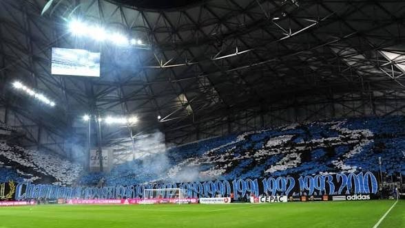 DROlT_AU_BUT's tweet photo. 🔵[OM-Bilbao] Un anniversaire auditif qui passera inaperçu...

Quand vous entendrez "Jump" de Van Hallen, cela fera 40 ans que cette musique raisonne au Vél.

La 1ère fois, c'était le 5 août 1986 face à Monaco.

🔹4 décennies.
🔹3 architectures
🔹1 seul nom: le Vélodrome. https://t.co/0E5Do8NLvQ