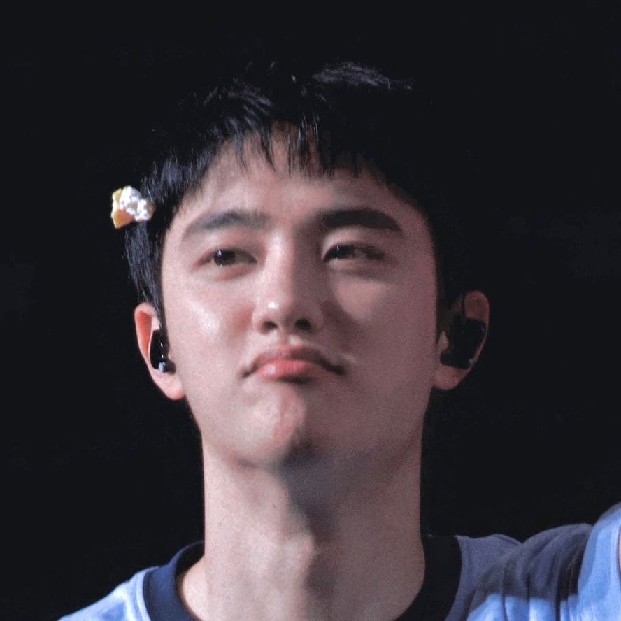 kaisoohoe's tweet photo. Kyungsoo and his growing collection of hair clips <3333 https://t.co/6XyRhc23fr
