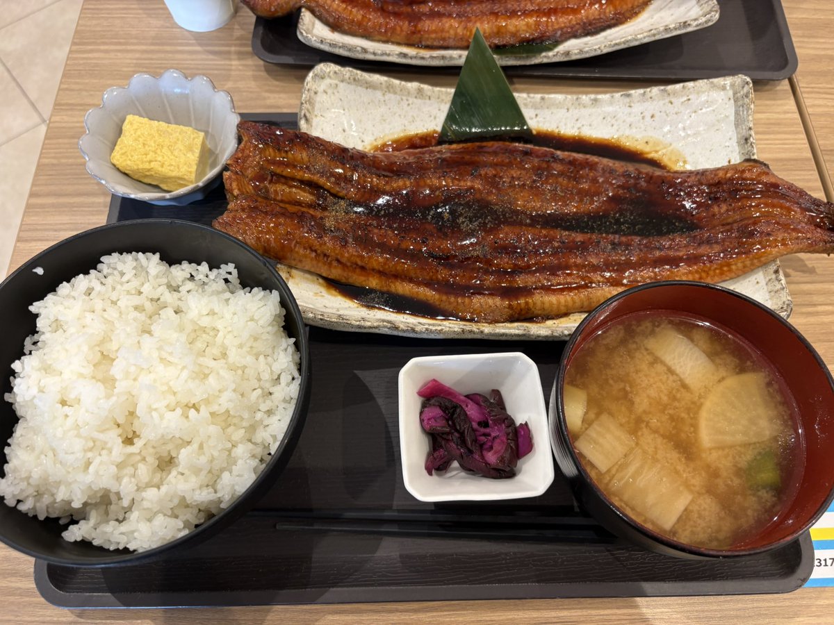 1123seki's tweet photo. 昼はうなぎ https://t.co/P4WlhD57AA