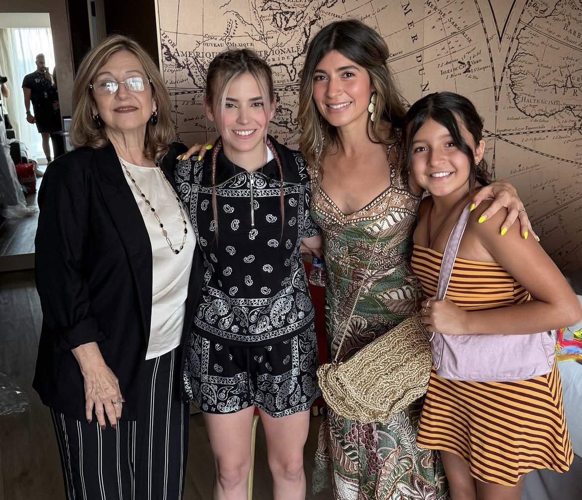 RiversUpdatesGG's tweet photo. Mamá, Hermana y Sobrina 🥹❤️

Su familia siempre estará para ella. https://t.co/D8IUd2rVdE