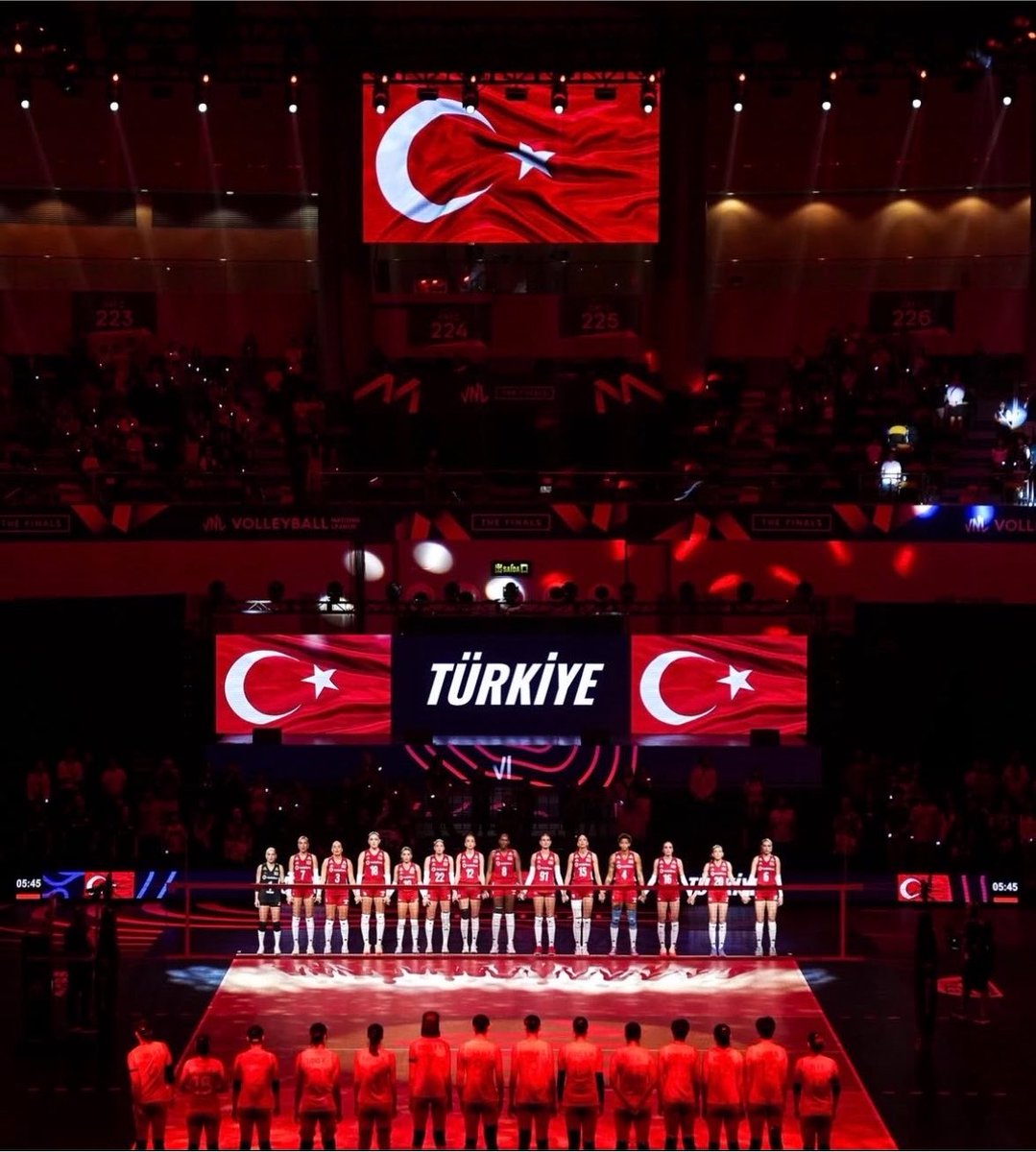 eeebruuu1907's tweet photo. Tüm Türkiye sizinle gurur duyuyor! Teşekkürler kızlar😍 #FileninSultanları https://t.co/YLDWNKrrn8