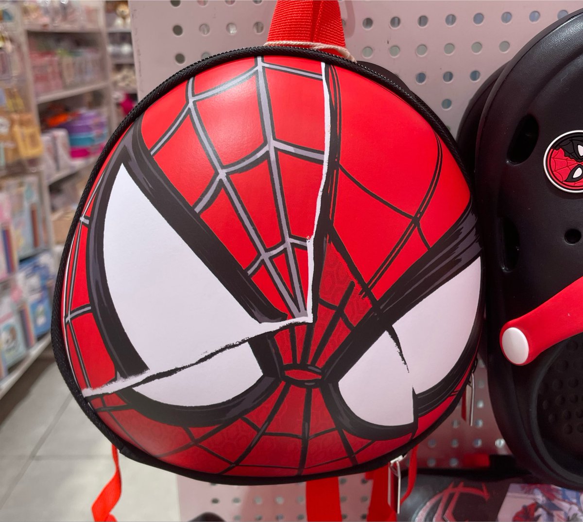 matchaerre's tweet photo. Ketawa banget ketemu ini, bulet spidey nya kaya telorr puyuhh 😭 https://t.co/tdtV83Y3xm