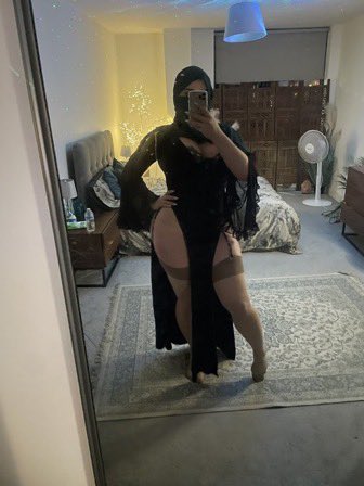 ravin2o's tweet photo. ستریکی شەوانی من و دایکە حیجابەکەو 🥵 #hijabmom #کێرزل https://t.co/nAM4YYWjHb