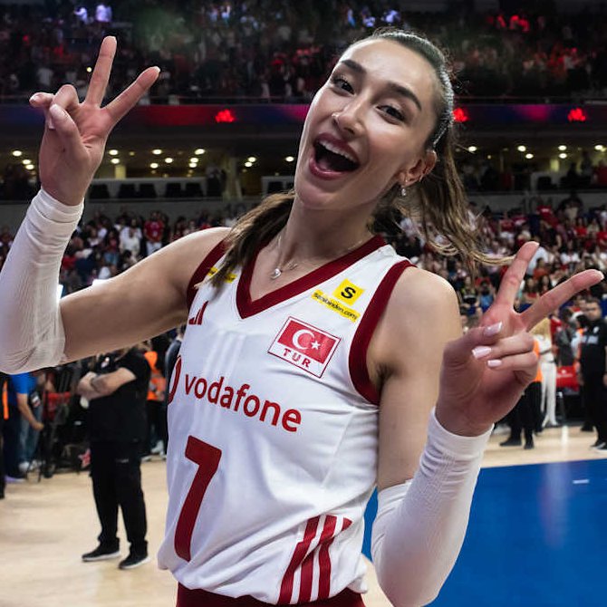 Temmzvolley's tweet photo. 🔥🔥🔥🔥🔥

🇹🇷Hande Baladın  vs 🇧🇷Brezilya  (4 set)

19 pts
%49  17/35
%48 pos  %22 perf 27 top
1 blok 1 ace
+9

#FileninSultanları #VNL2026 Final https://t.co/yfJNe0mbwA
