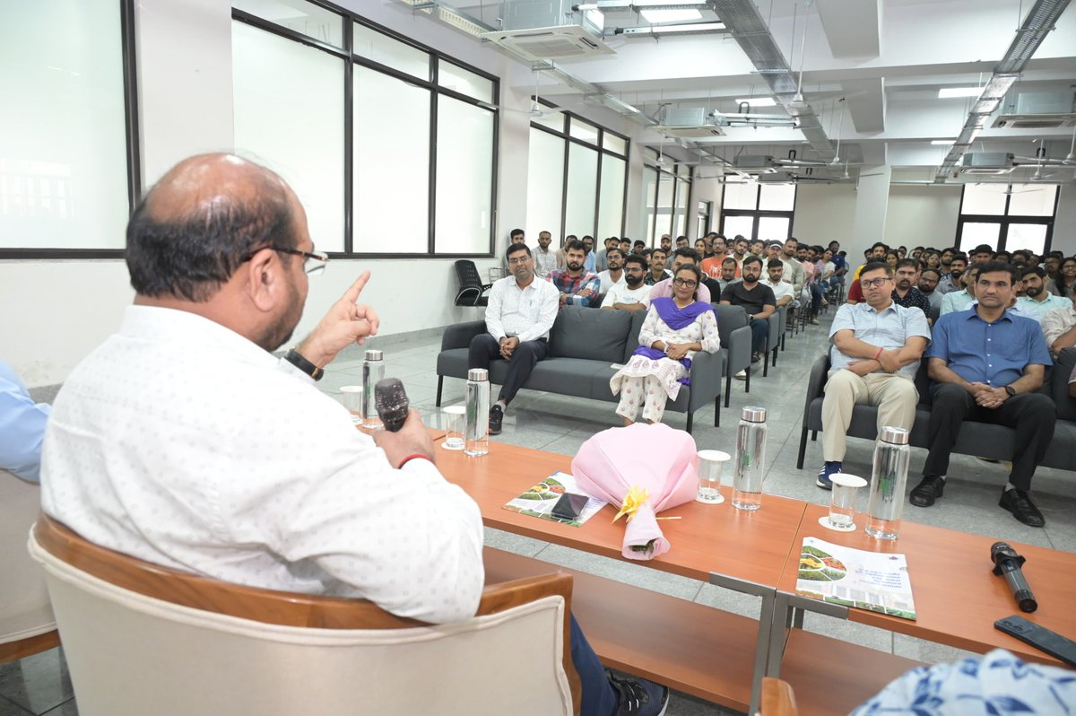 iaripusa1's tweet photo. Dr M. L. Jat, Secretary, DARE &amp; DG, ICAR, along with Dr Yashpal Malik, DDG (Education), visited ICAR-IARI, New Delhi, and interacted with students on various issues related to research, teaching, academic concerns, and new initiatives in Agricultural Education.
@icarindia https://t.co/9al4IqOMAM