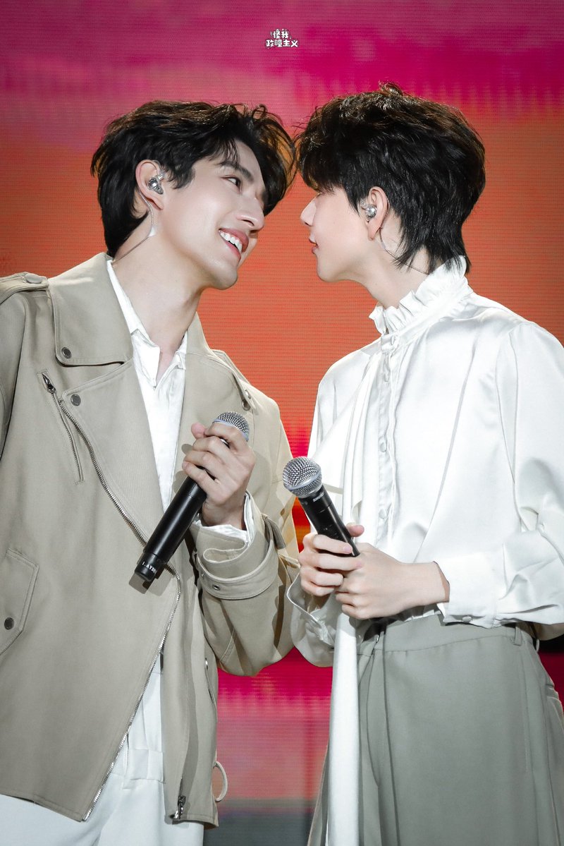lillianajpeg's tweet photo. The way they hold each other so tightly, filled with so much love and warmth… it’s truly beautiful🤍

GROW AS WE GO WITH AYLIO

#AyLio1stFanmeetBKK
#AylioGrowAsWeGo #Aylio #政瞳 https://t.co/NSZzWY08z4