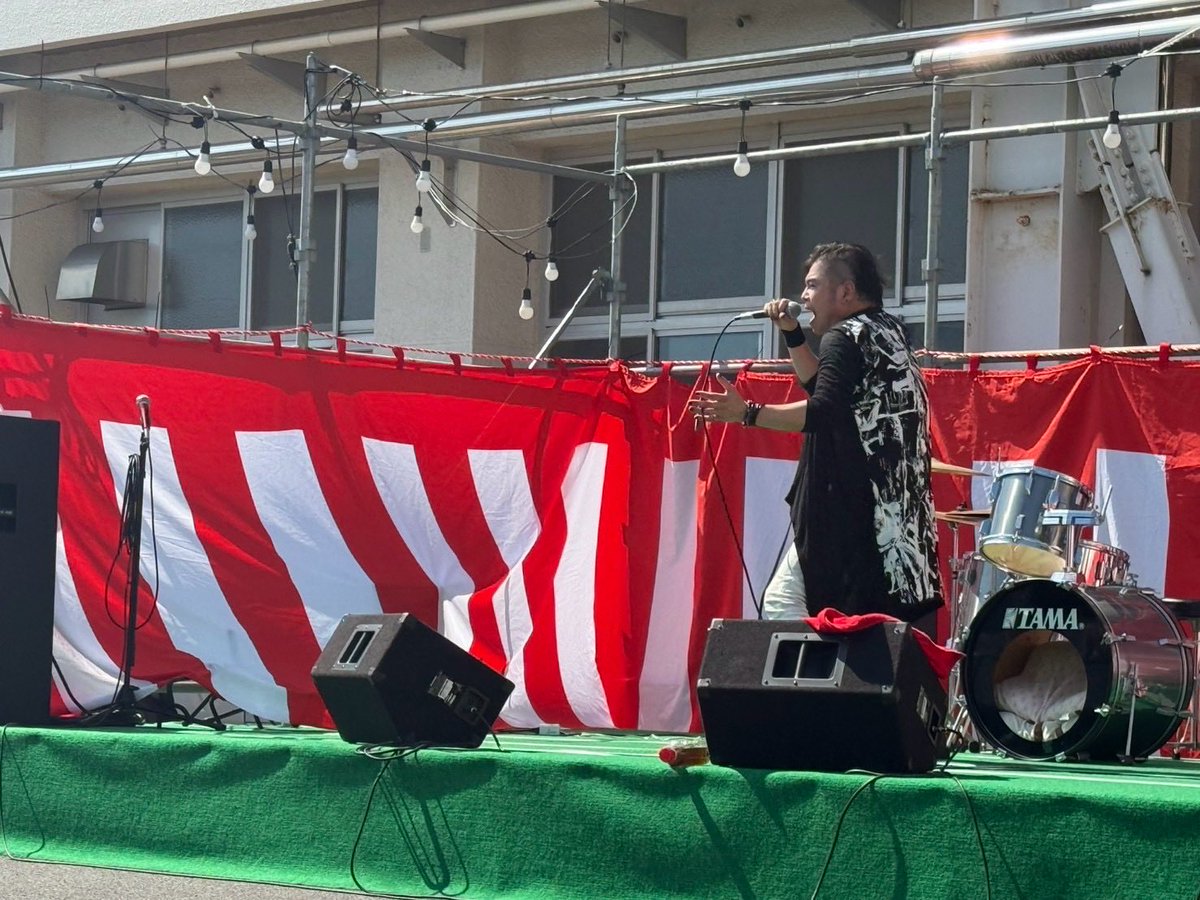 jamhikarudo's tweet photo. やまだ夏祭りのオープニングステージをさせていただきました❗️

やっぱりオレは、これがオレ❗️
古き良き真のアニソン魂を後世に伝えるべく立ち上がった漢❗️
さぁ❗️再出発や❗️ https://t.co/xXjZJdqcQ8
