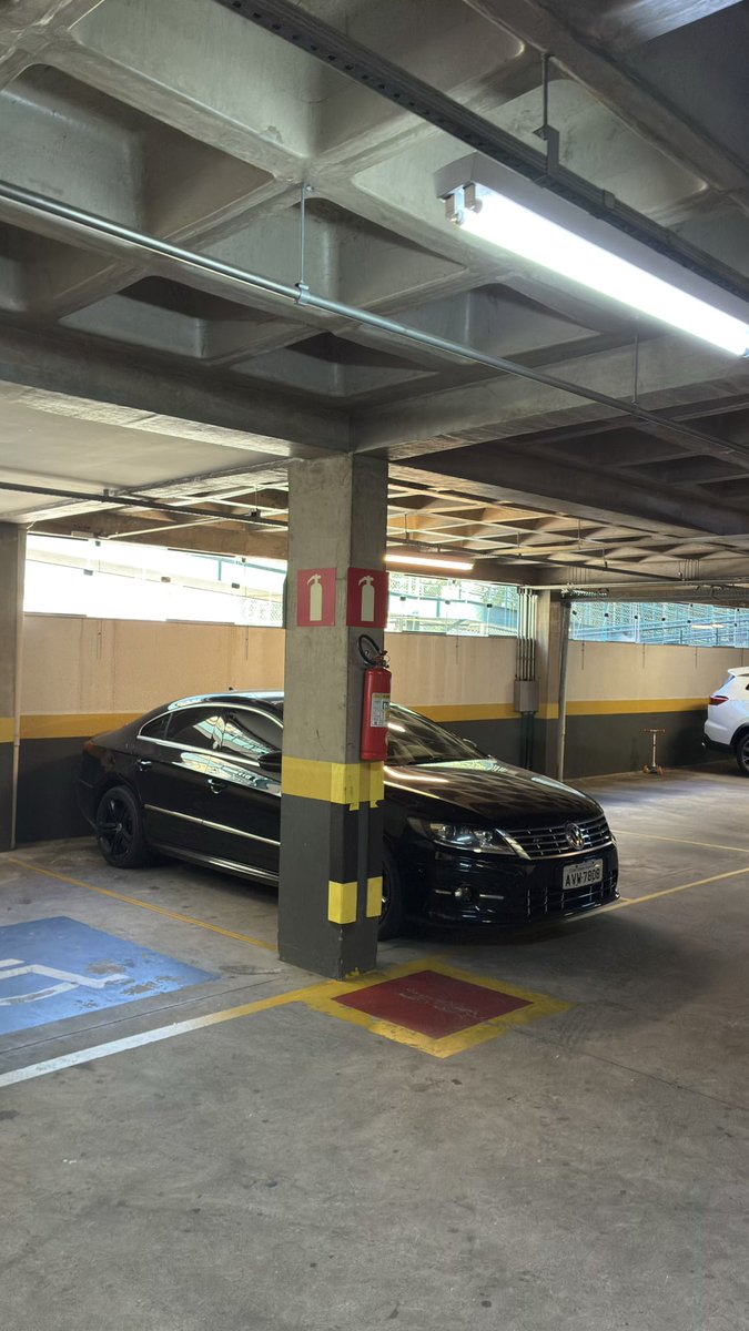 dudumarttins_'s tweet photo. Bom dia 

Cheguei no trampo e tava assim a garagem hoje https://t.co/ja1icBFI0c
