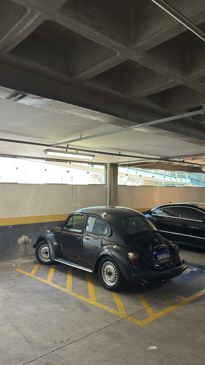 dudumarttins_'s tweet photo. Bom dia 

Cheguei no trampo e tava assim a garagem hoje https://t.co/ja1icBFI0c