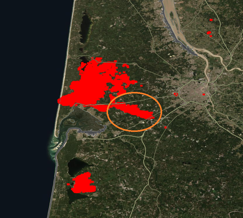nicolasberrod's tweet photo. 🔥 Le feu parti de Saumos se rapproche jour après jour de Bordeaux, la bande (que j'ai entourée en orange) a brûlé la nuit dernière.

Et pour mesurer son ampleur : la surface partie en fumée (42 000 ha à ce jour) correspond à plusieurs fois la superficie de la ville de Bordeaux.

(Image Nasa)