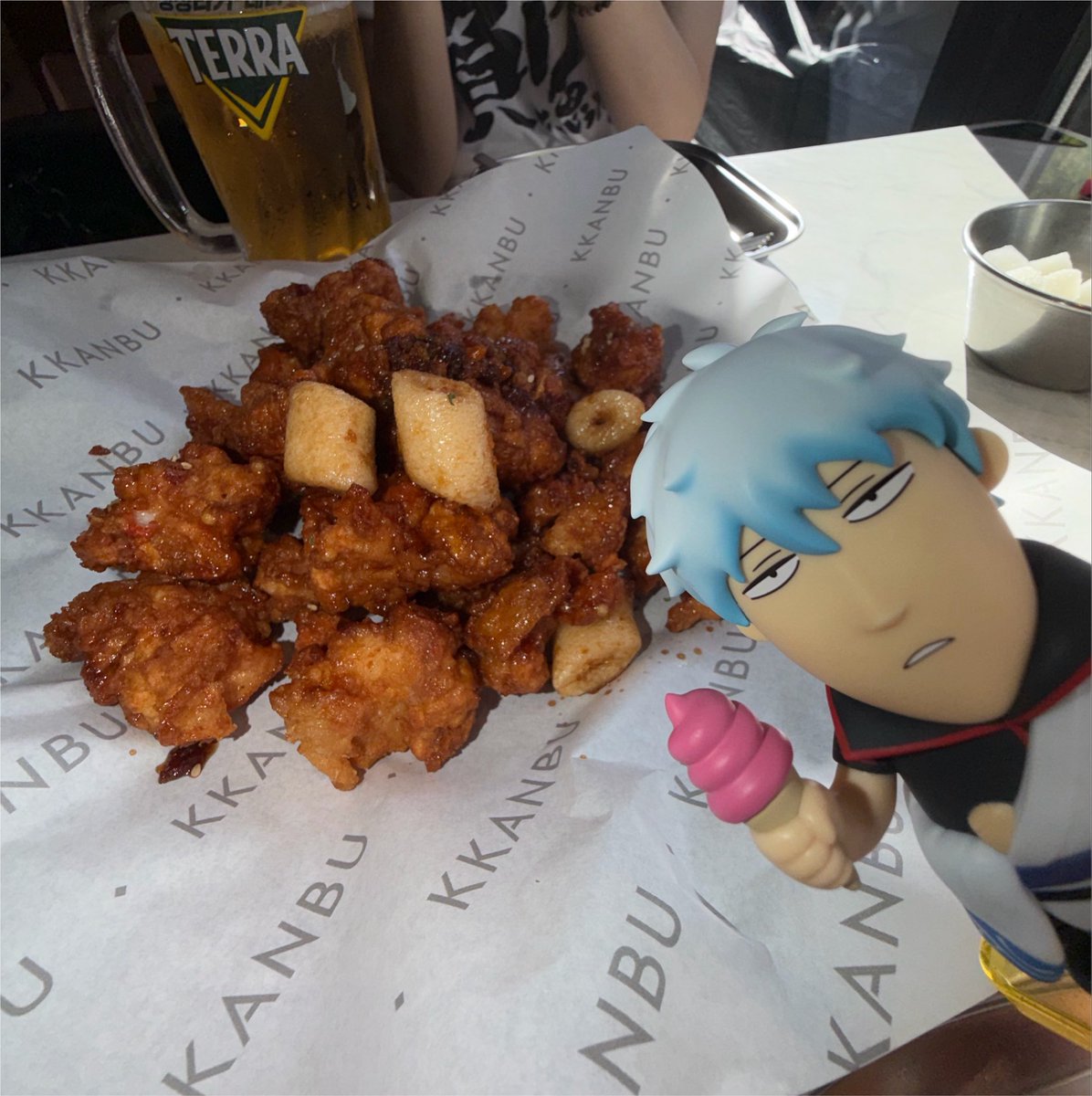 mingE422's tweet photo. 부담스러우니까저리가세요아저씨.. https://t.co/fhTkZ4EboO