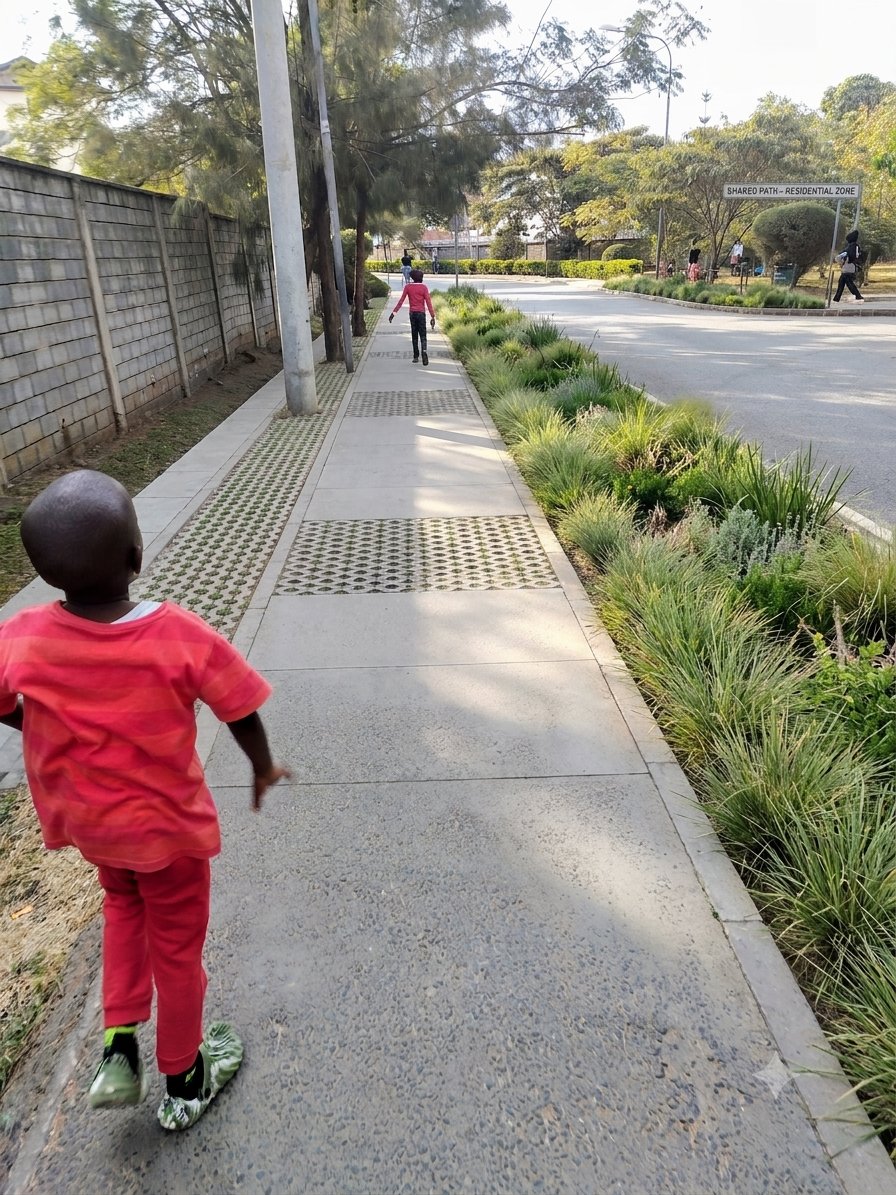 arabbu's tweet photo. The better use of money here would be to widen the sidewalk rather than install bollards. https://t.co/vi4mJ701G2