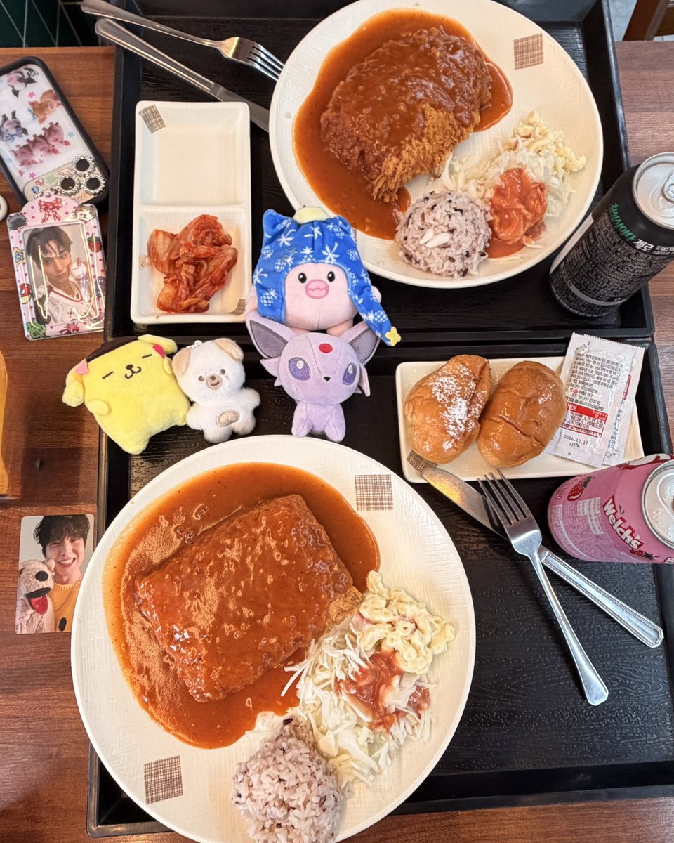 8ang25's tweet photo. 돈까스 먹고 망빙 먹방 #돈나맛있다 ^,^ https://t.co/sT0aIf83zq