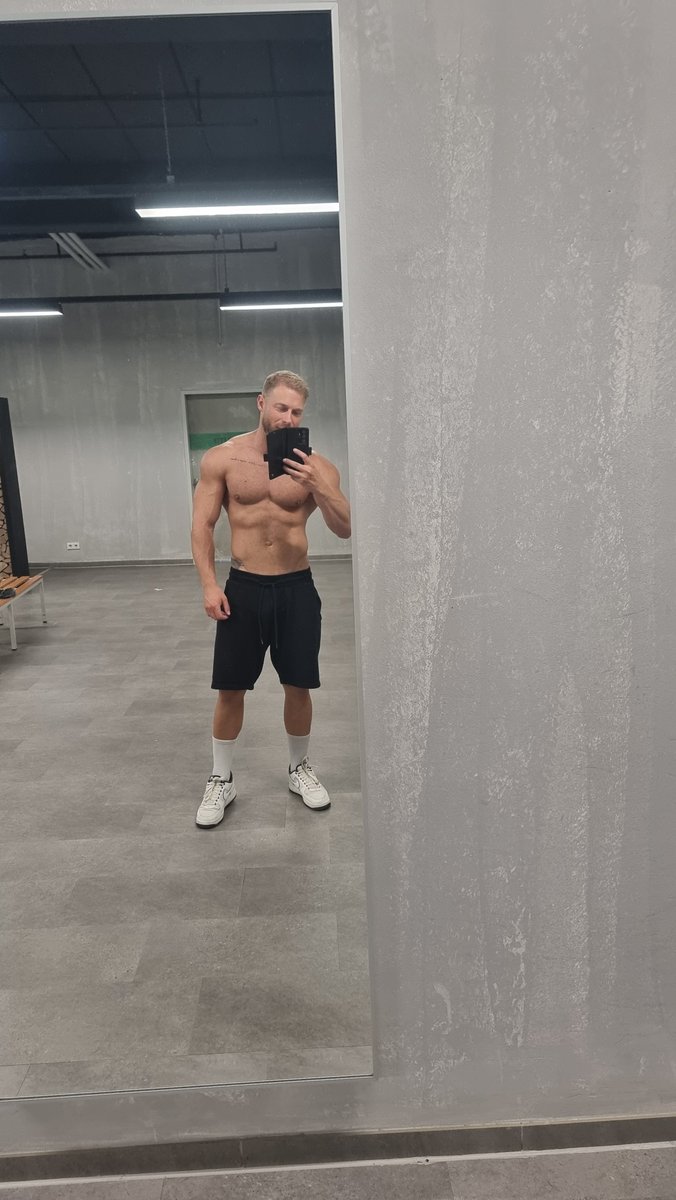 19pk92's tweet photo. Gym selfie

#german #fitnesslifestyle #muscles #fit #gym https://t.co/SQa2CDr6ha