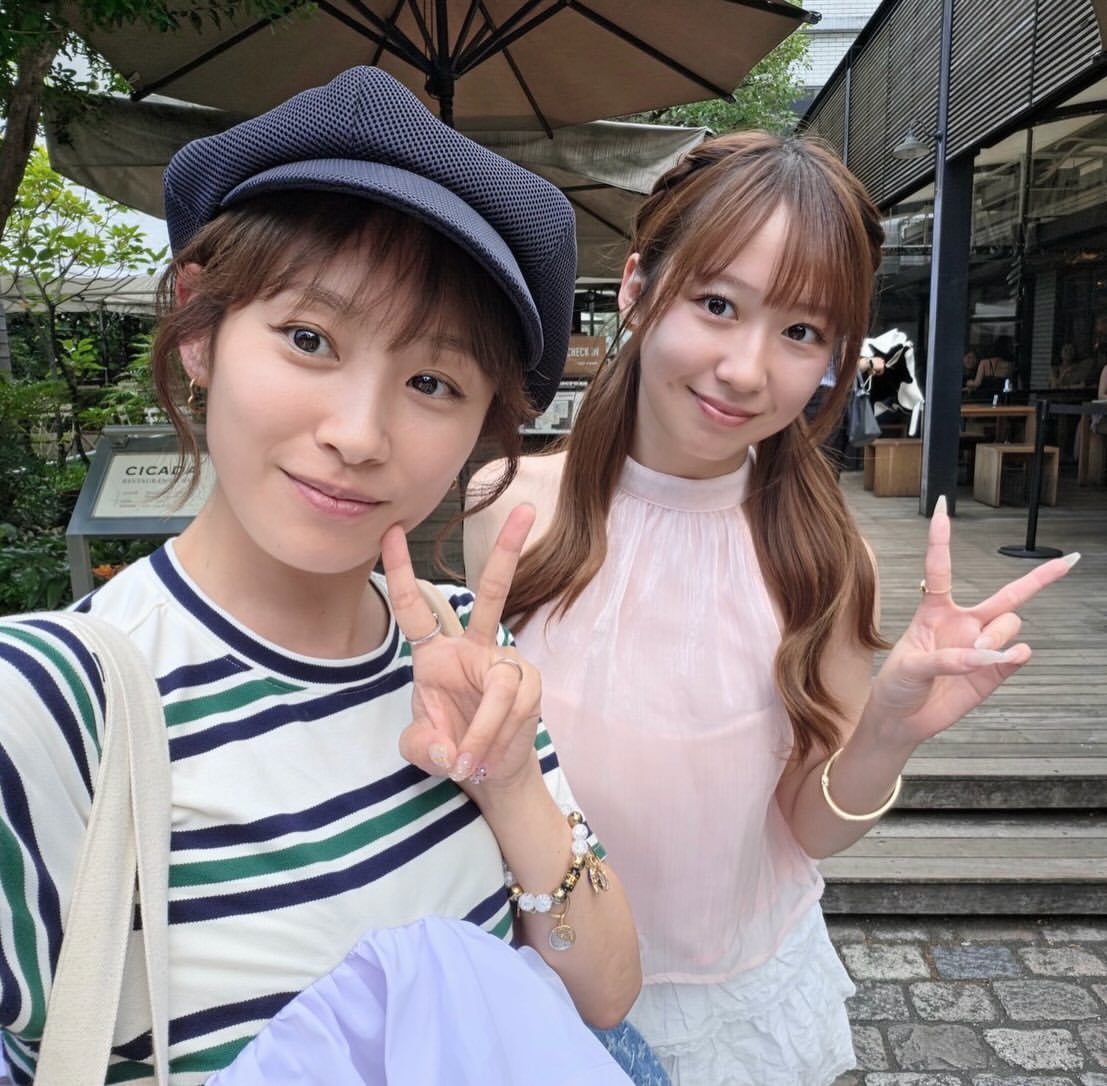 Ai_Believe2001's tweet photo. モーニング娘の6代&amp;11代リーダー💛💜
#高橋愛 #野中美希

https://t.co/8xjQPbmAnJ https://t.co/U23IL75b5w