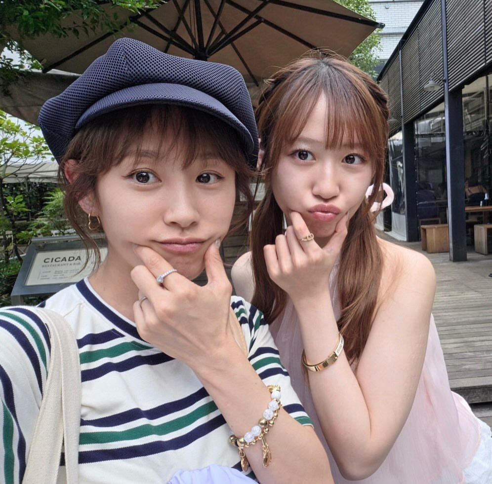 Ai_Believe2001's tweet photo. モーニング娘の6代&amp;11代リーダー💛💜
#高橋愛 #野中美希

https://t.co/8xjQPbmAnJ https://t.co/U23IL75b5w