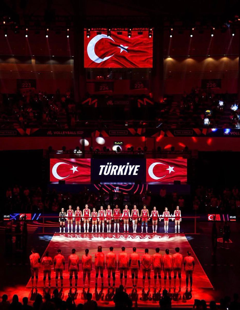RHisarciklioglu's tweet photo. Gururumuz  #FileninSultanları ♥️🤍

Tarih yazmaya devam ediyorlar. 🥇🏆

Türkiye, ikinci kez Milletler Ligi şampiyonu. 🇹🇷

#VNL2026 https://t.co/pcHqMGmhRl