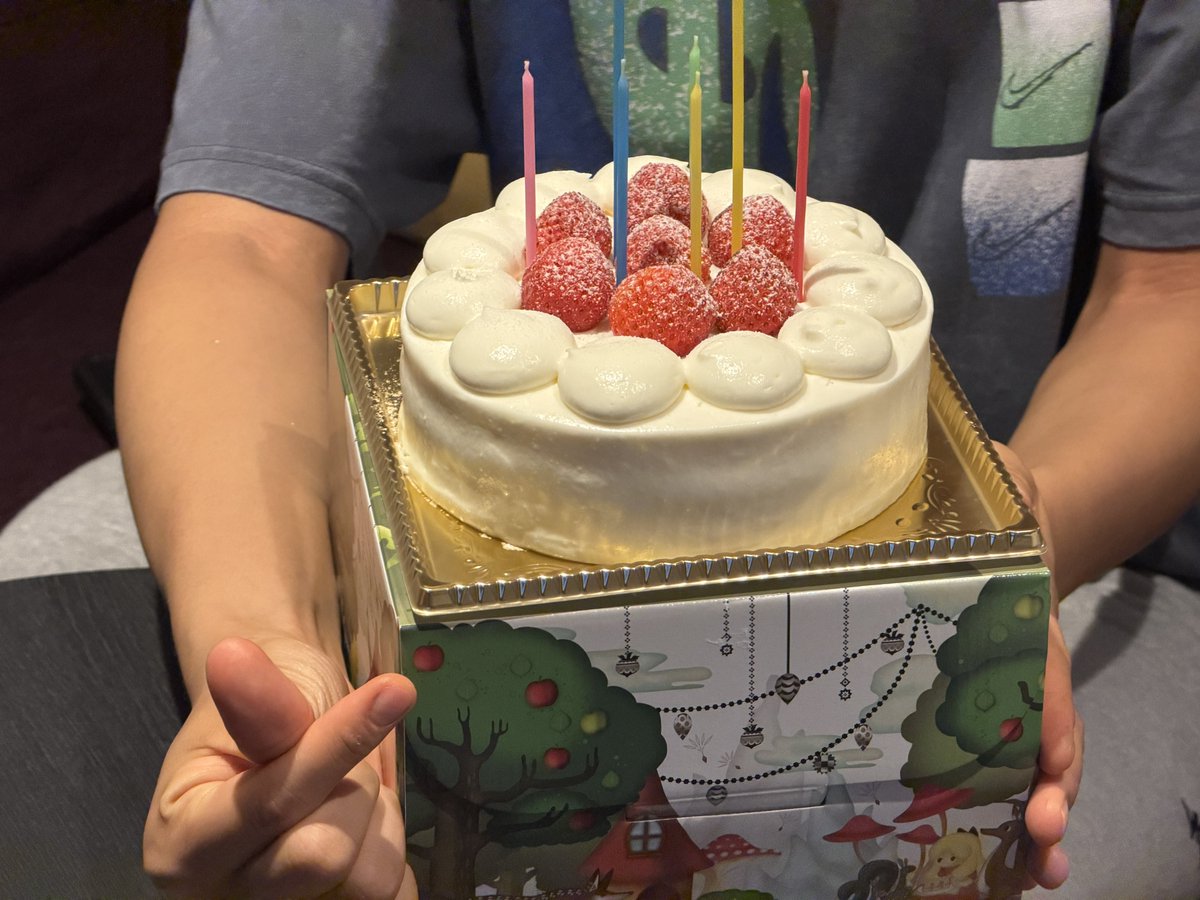 XLOV_official's tweet photo. [📢]

현 생일을 맞아 
잠시 후 XLOV 유튜브 라이브에서 만나요!
현 생일을 함께 축하해주세요 EVOL 🎂🫶💙

XLOV Official Youtube 
🔗 https://t.co/2EIqm5UPlW

#XLOV #엑스러브
#HYUN #현
#HAPPY_HYUN_DAY https://t.co/eOSBBogpoV