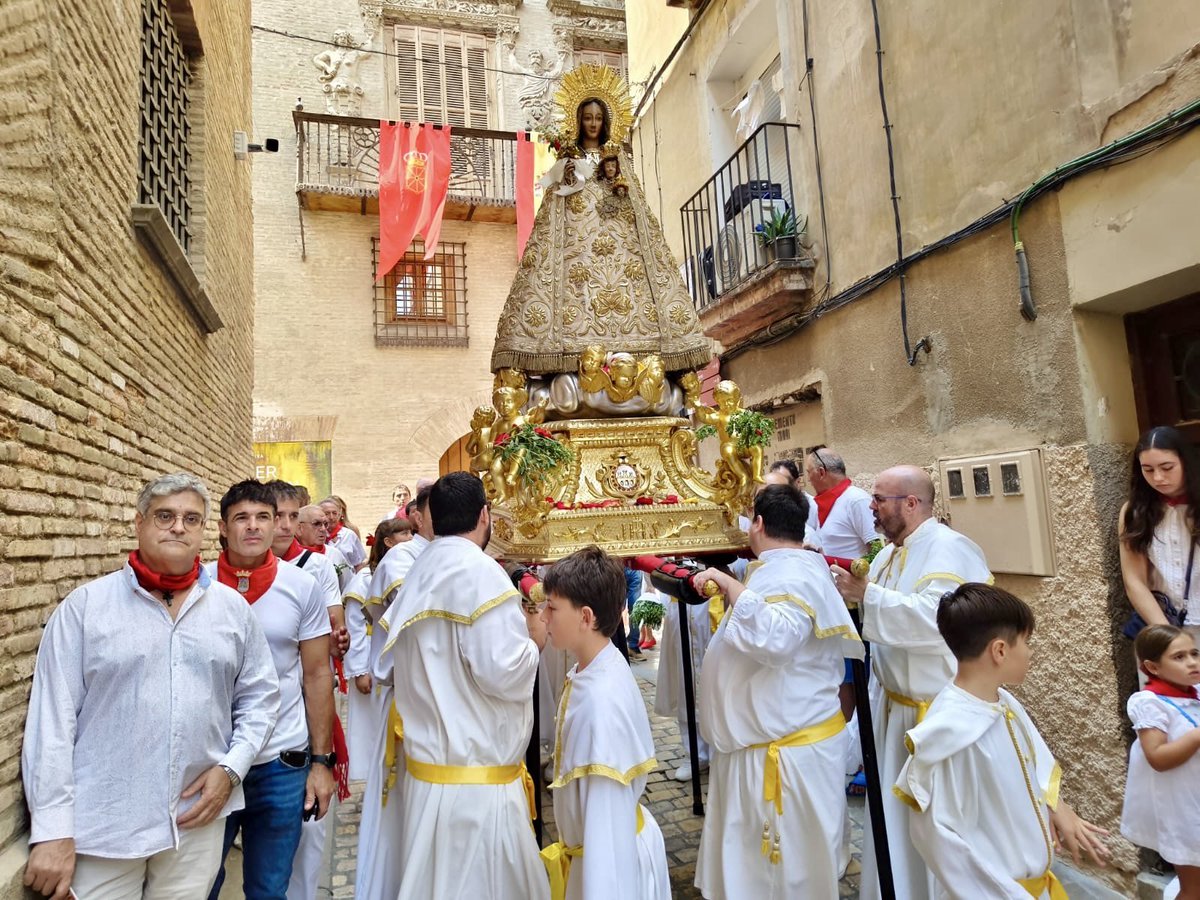 VoxNavarra's tweet photo. 📸 Hoy, VOX Navarra celebrando las fiestas de Santa Ana en Tudela, con nuestro presidente provincial José María García Elorz acompañando a nuestro coordinador local, Luis Ayensa, y a nuestros afiliados.

¡Viva Santa Ana y viva Tudela! https://t.co/mWDdk0d6NE
