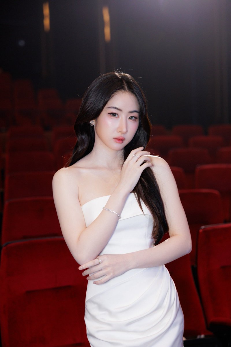 yoko_management's tweet photo. First look
👗 @.pavara_brand
💎 @.gemspavilion

APASRA THE LUNA LIGHT
#YOKO25thBDfanmeet
#YokoApasra
#YOKOMANAGEMENT https://t.co/Kk4Z55dYX1