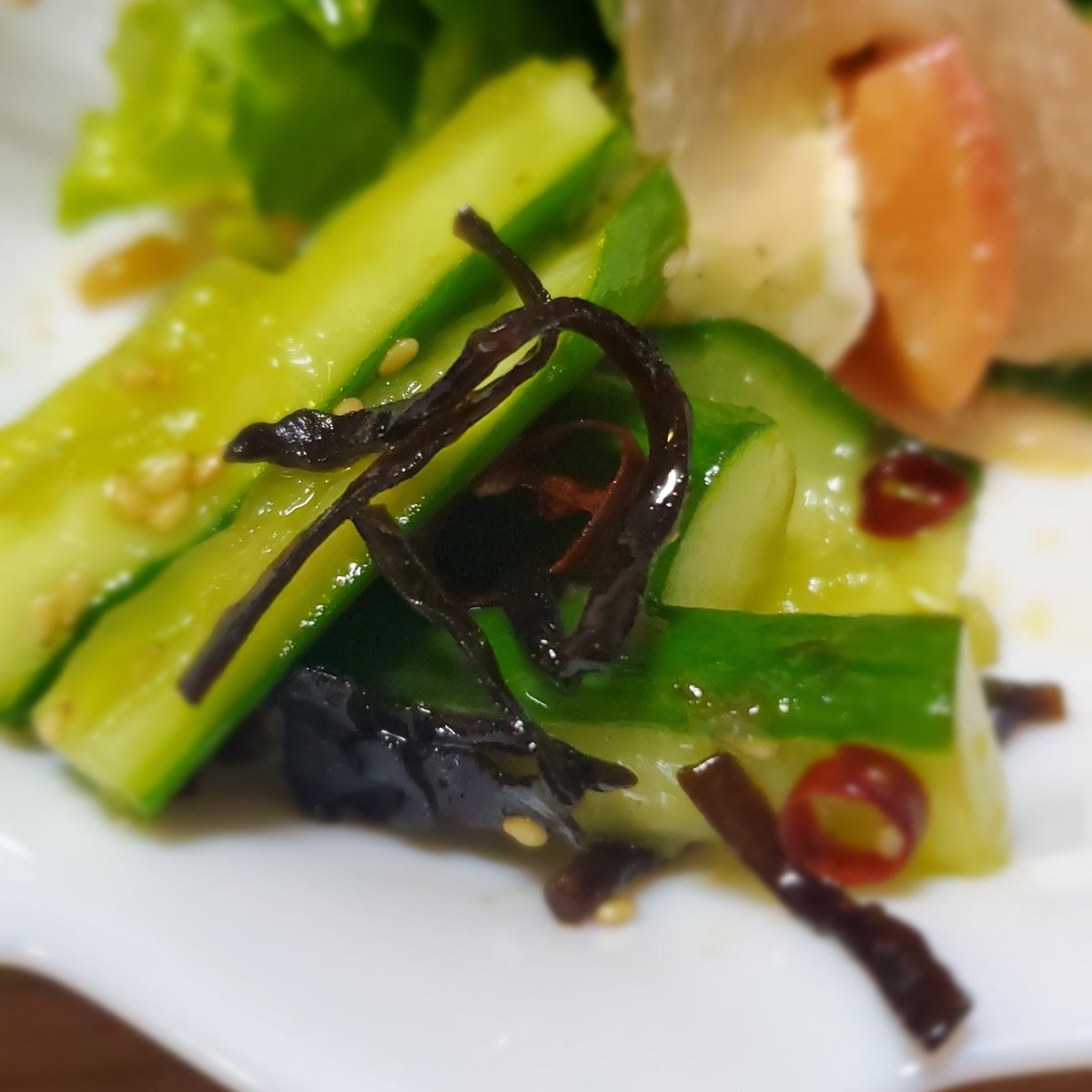jimuneee's tweet photo. 気になってたビビンバの素を購入。
ご飯に混ぜるだけでOKらしいけど、どうせなら石焼き風にしましてね

スーパーで味付け肉も買��まして、
口直しの野菜も添えて晩御飯

ビビンバ美味しい！
カルディのビビンバ美味しい
オススメです🎵

欲を言えばもっとオコゲ作りたかったなぁ
副菜は上手く出来た https://t.co/EFI5X4tQWz