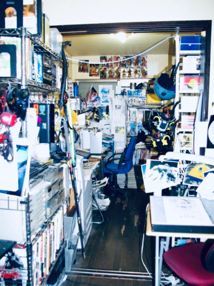 14MOUNTAIN's tweet photo. I came across this nostalgic photo from nearly 20 years ago.
This was my studio when I was working on The Climber.

Back then, almost everything was still done by hand. Surrounded by towering stacks of paper references, books, research materials, and mountaineering gear, my assistants and I devoted ourselves completely to the pages.

At the time, I never imagined that this work would one day cross borders and be loved by readers around the world.

Every day, I simply faced the blank pages in front of me, drawing one line after another.

And by continuing to draw, before I knew it, this work had taken me into a world I had never known before.

The Climber will always be a very important work to me.