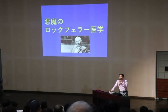 ChikatsuHayashi's tweet photo. 自民党王国で、すべての偽装の暴露講演！

『広島・長崎　悲劇の正体』
https://t.co/ZTey48Y5l0

サイン会も大盛況。

最後にスタッフの皆様、藤江さん、相川さんとパチリ！

群馬は燃えている。 https://t.co/1YYbeSU7zT