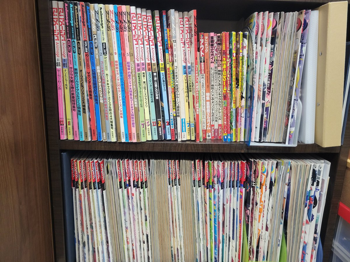 areare194's tweet photo. 夢だったベルメゾンの同人誌ラックを買って自宅にまん○らけを作りました！！！マイナージャンルも自カプの仕切りも作りたい放題！！ https://t.co/f23LwBheIi
