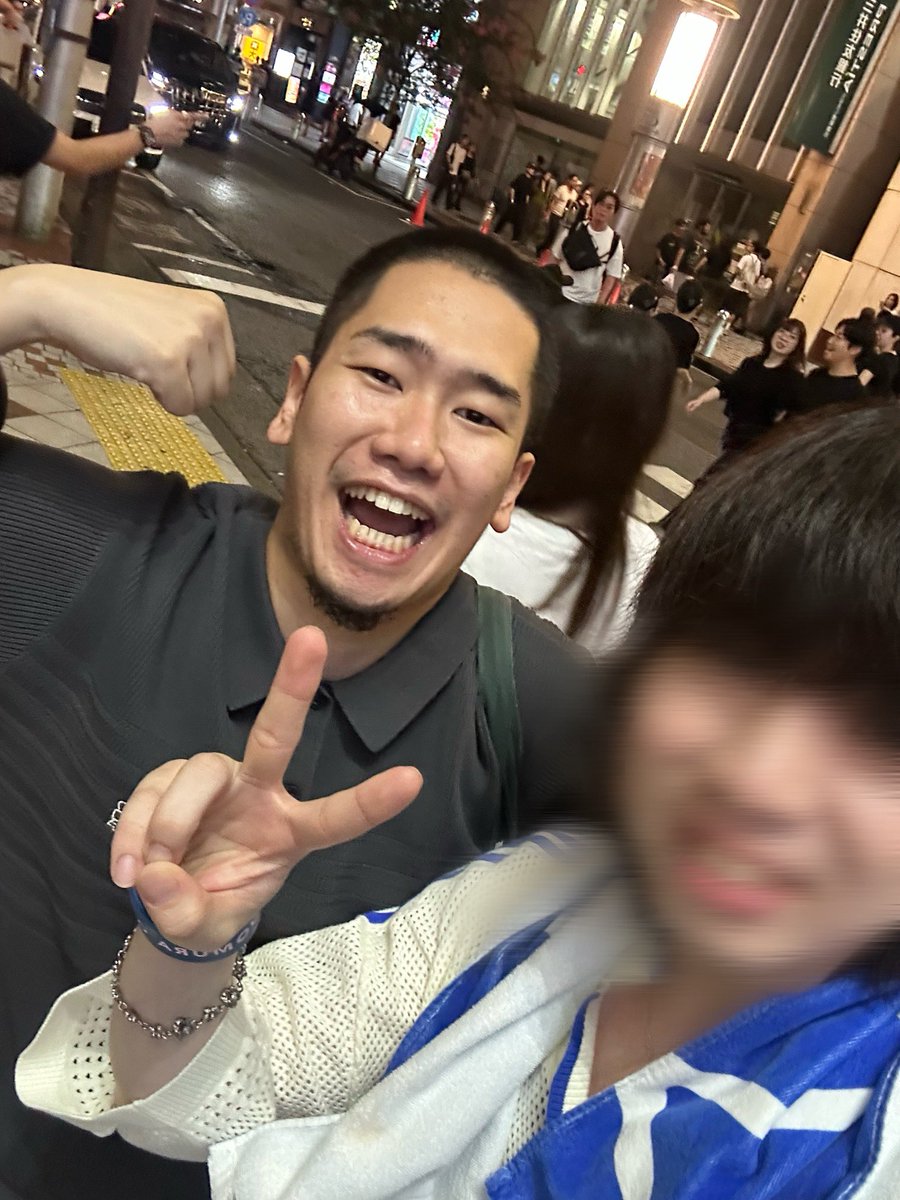 syunya296's tweet photo. そういえばシラフがシラフで歩いてた https://t.co/T3b0a1N9Ic