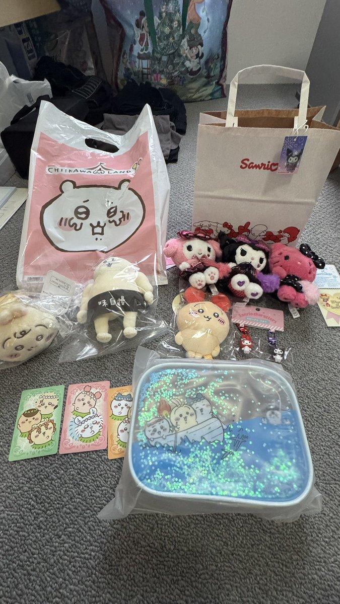 SevenTwoPLAYER's tweet photo. 仙台パルコのちいかわランドとサンリオショップでの戦利品🤭
パルコとちいかわのコラボノベルティのクリアポーチもゲット😚

#ちいかわ
#サンリオ
#仙台パルコ
#ちいかわパルコ夏 https://t.co/yeBaNuSJmL