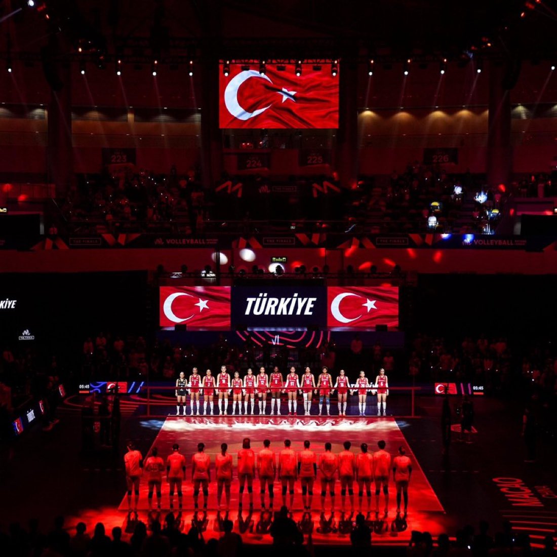 1Ladia's tweet photo. ŞAMPİYON TÜRKİYE 🇹🇷 
GURURUMUZ FİLENİN SULTANLARI! https://t.co/MjylTv6mla