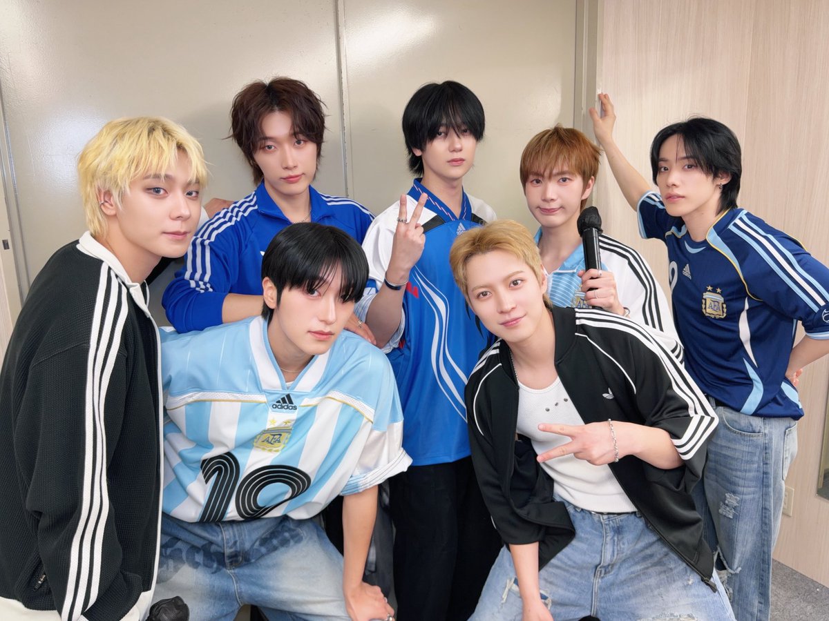 OmegaX_official's tweet photo. [📸]

OMEGA X SPECIAL JAPAN TOUR LIVE 2026 <BLUE LIGHT> OSAKA DAY-3 💙

도쿄 공연부터 오사카 마지막 날까지, 포애기들 덕분에 모든 순간이 행복했어요 🥹

마지막까지 뜨거운 응원 보내줘서 정말 고마워요 🫶
UNCAPPED 하고 다음 주도 같이 화이팅해요! 👏

#OMEGA_X #오메가엑스 #UNCAPPED #언캡트