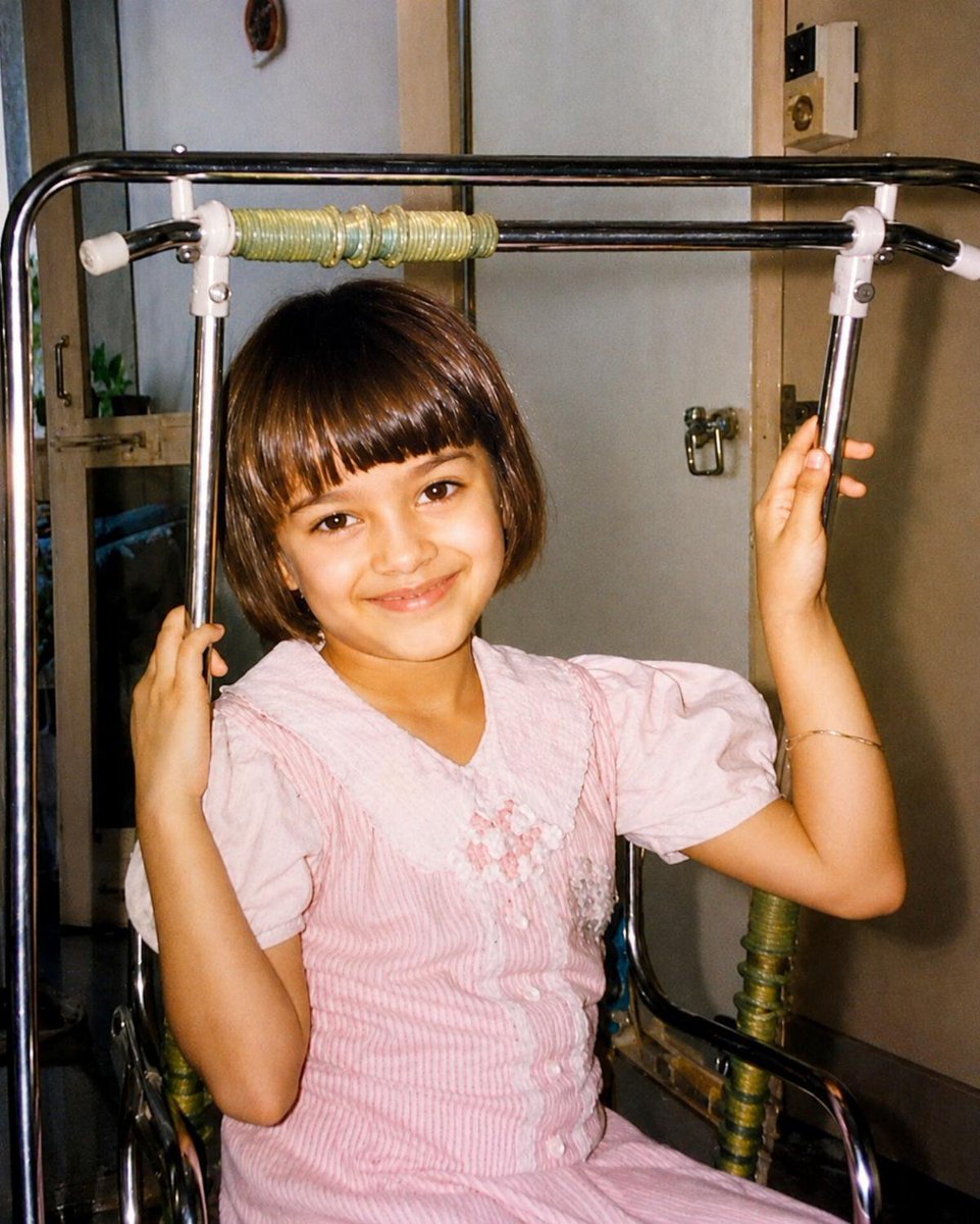kritisphile's tweet photo. Why she is so so so cute #HAPPYBIRTHDAYKRITISANON https://t.co/dBzOVtazbG