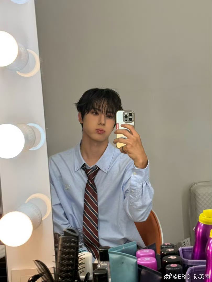SOHNS0URCE's tweet photo. 260726 – weibo update

#에릭 #더보이즈 https://t.co/RJIEjSsKUJ
