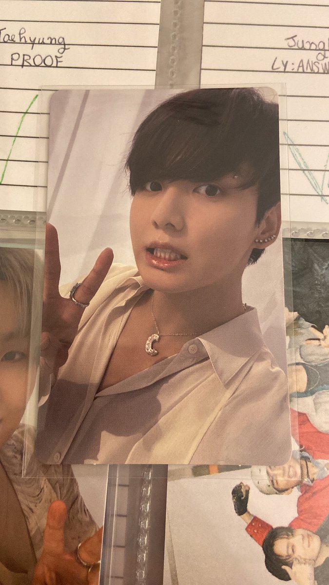 vkoogicollect's tweet photo. feedback muito positivo pra @mnsyub  que me vendeu o jk dentinho que eu tanto queria! eu peguei ele de repasse em uma ceg, super tranquila, ao chegar no brasil, o envio foi feito super rápido e veio muito bem embalado com lindos brindes! muito obrigada 🤍 https://t.co/lyyOQARCqn