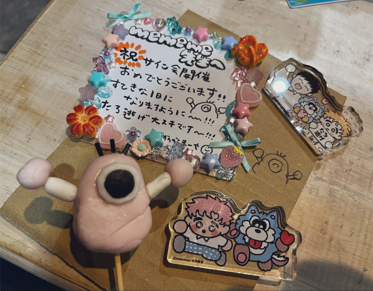 0808mayaka's tweet photo. 花にぶったした物たち
め先生が乾燥してひび割れし始めて泣いた

サイン会長丁場、
本当にお疲れ様でした☺️

#たろ逃げ https://t.co/rlxpfqODhM