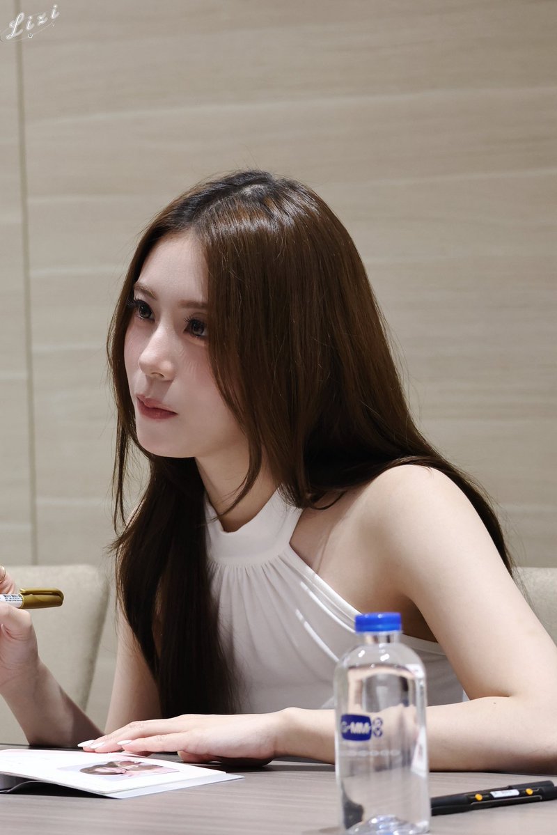 lizingr7's tweet photo. So sweet🥰~

PAHNFOND 1ST FANSIGN
#งานมหกรรมนิยายนานาชาติ2026xPahnFond 
#PahnFond https://t.co/cLtK1rhmgs