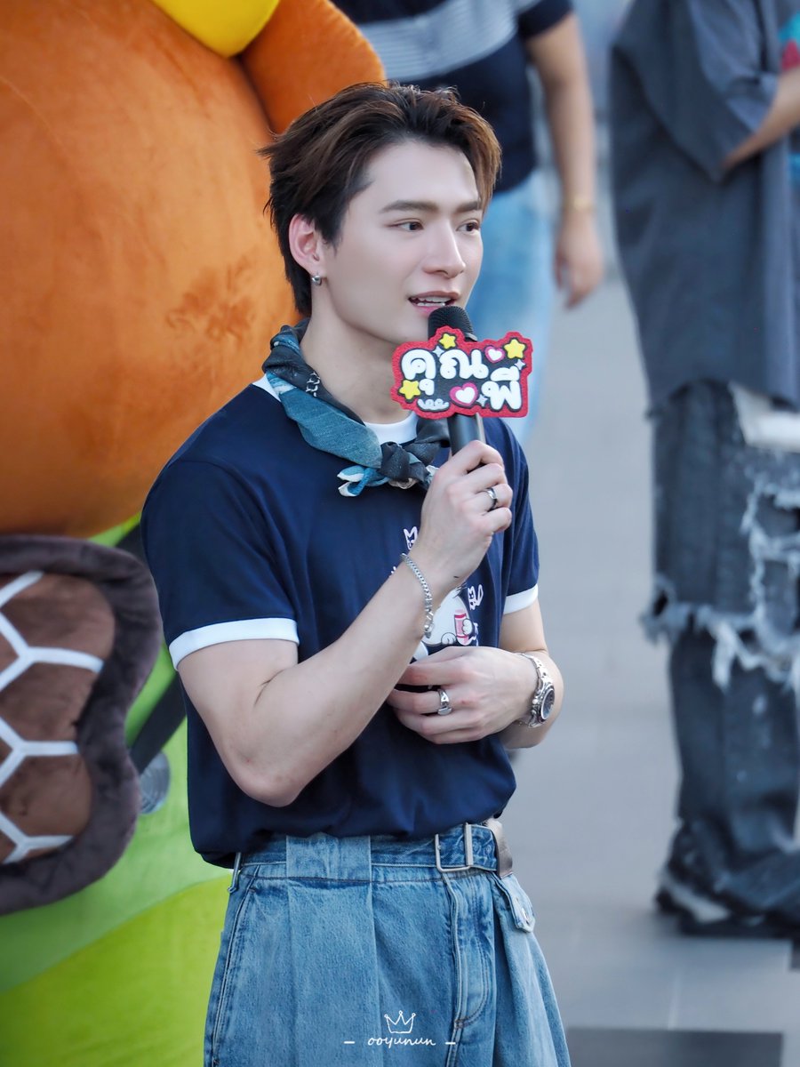 Ooyunun's tweet photo. คริสพีก็เอวเท่านี้ 🤏
KSK FANSIGN 2026

#งานมหกรรมนิยายนานาชาติ2026xKristSingto
#KristPerawat https://t.co/q0cE5LE7gM