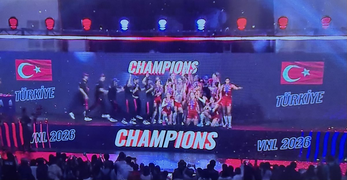 hypatia414's tweet photo. Ülkece sevinmeye hasret kalmışız🇹🇷♥️🏆 https://t.co/4LhyKNqlBt
