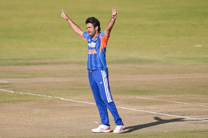 Ravi Bishnoi gets in on the act 💥  Zimbabwe are 4 down now 👊