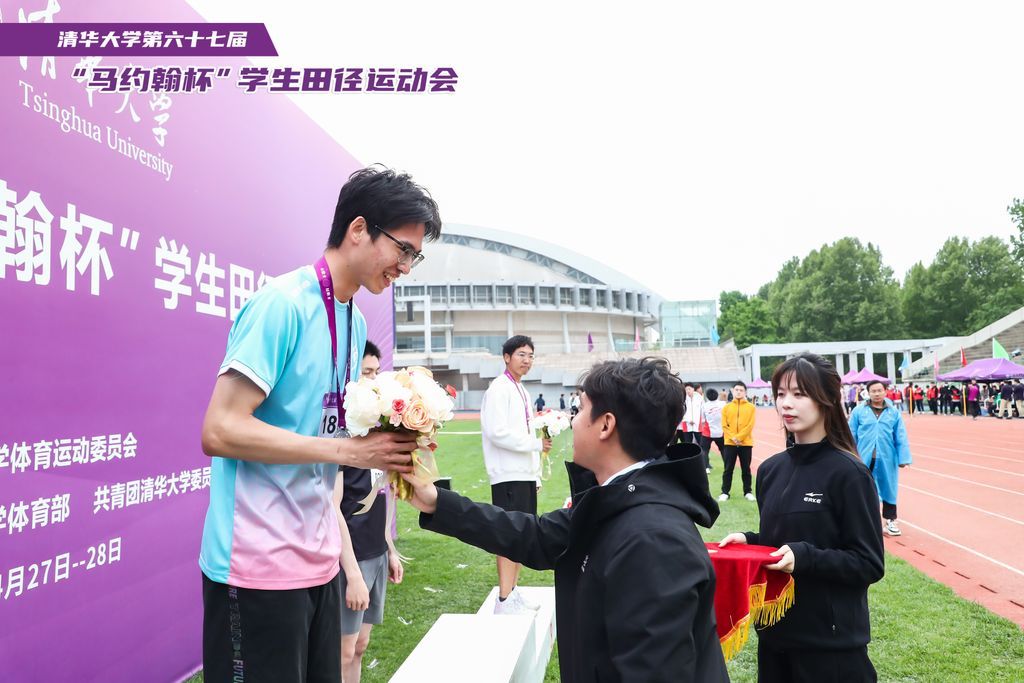 Tsinghua_Uni's tweet photo. “In research, we must dare to explore new questions &amp; never limit ourselves to our own fields,” says TsinghuaRen Chen Boyuan (China), a class of 2026 undergrad at Xingjian College. Starting in mechanics, he grew into an interdisciplinary explorer bridging mechanics &amp; embodied AI. https://t.co/ak7oW88zmG