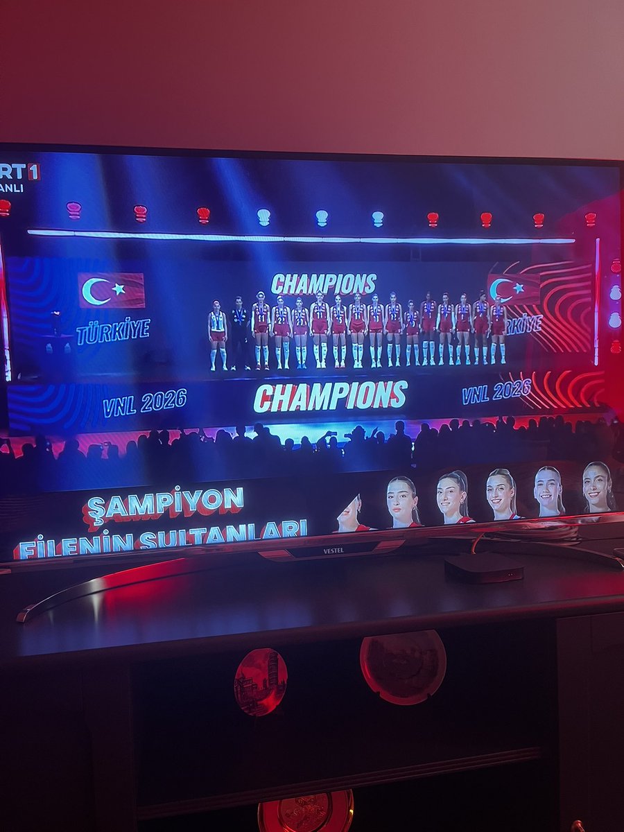 YunusKis's tweet photo. Brezilyayı 3-1 yenerek Dünya Şampiyonu olan Kadınlarımıza bravo 🇹🇷🇹🇷🇹🇷🇹🇷🇹🇷🇹🇷🇹🇷 https://t.co/jTdqTcBIM7