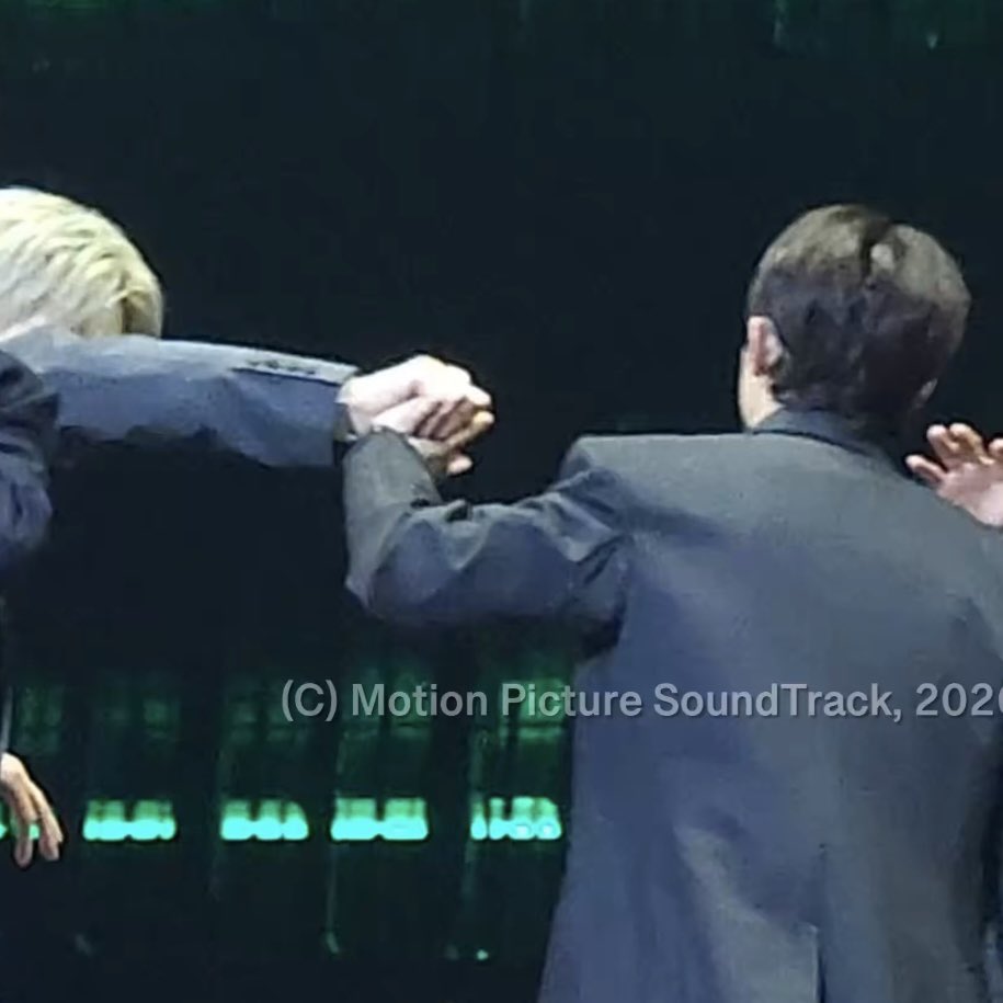 feelsowhale's tweet photo. chanyeol and kyungsoo really interlocked their fingers during crazy perf not just intertwined they INTERLOCKED them https://t.co/PYEx4LuLa1