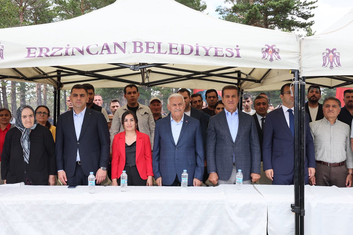 BY's tweet photo. Doğasıyla, kültürüyle ve köklü değerleriyle #CanErzincan'ımızın gözbebeği Orçul'da düzenlenen 5. Geleneksel Orçul Doğa ve Kültür Festivali'nde hemşehrilerimizle bir araya geldik. 

Birlik ve beraberliğimizi pekiştiren, geçmişten geleceğe uzanan kültürel mirasımızı yaşatan bu anlamlı organizasyonda emeği bulunan herkesi tebrik ediyor, festivalimizin hayırlı olmasını diliyorum.